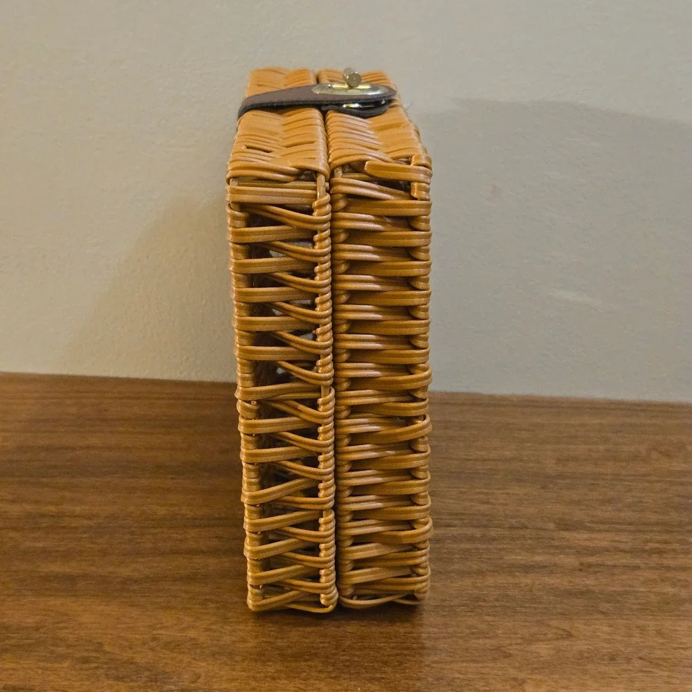 Woven Wicker Storage Box Briefcase Honey Brown Twist Lock Latch Rustic Decor